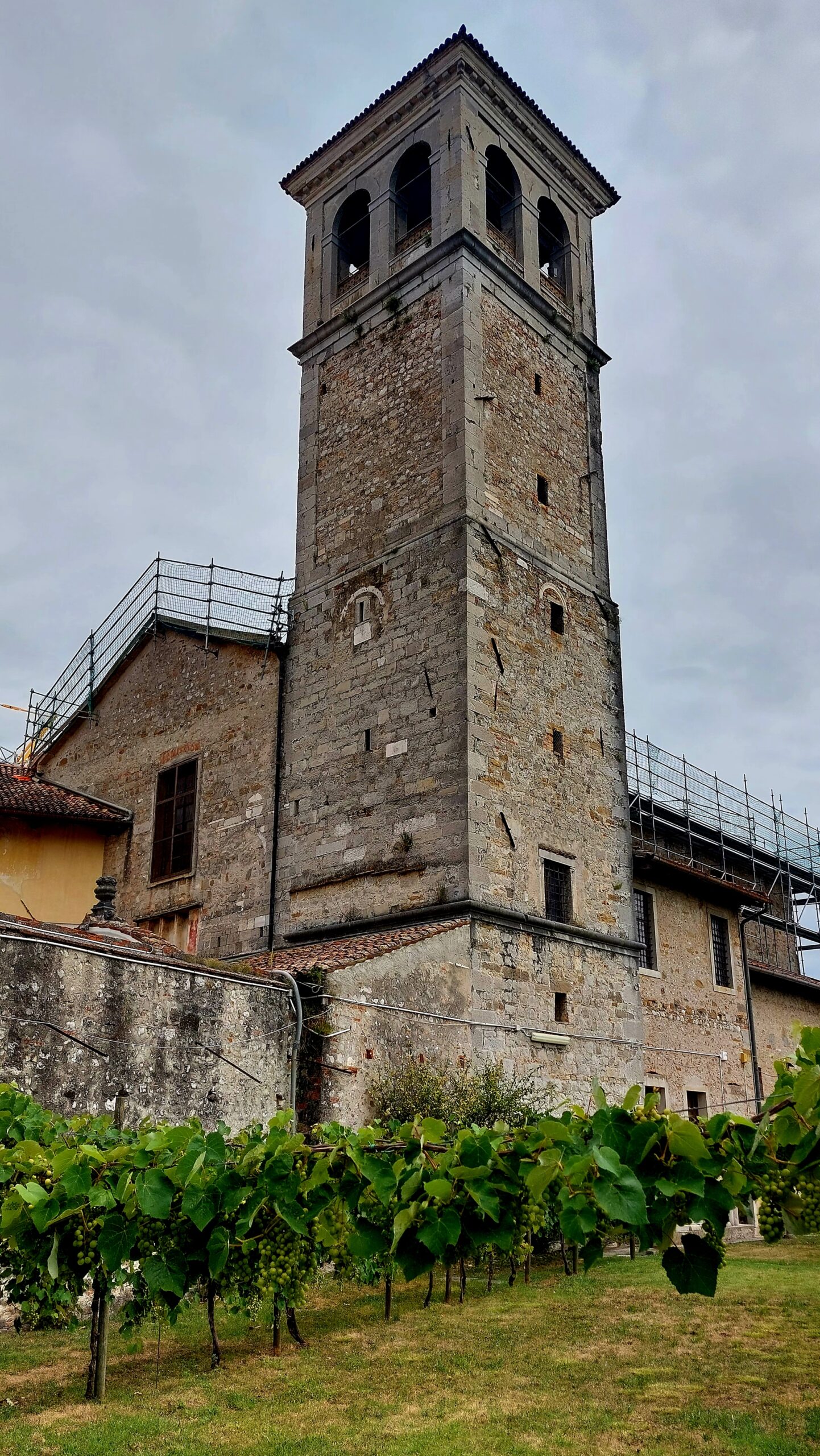 Cividale-monastero-di-s.-maria-in-valle-che-ospita-il-tempietto-longobardo-scaled