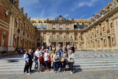 Parigi-e-Castelli-della-Loira-la-corte-di-marmo-cortile-donore-allinterno-del-palazzo-della-reggia-versailles