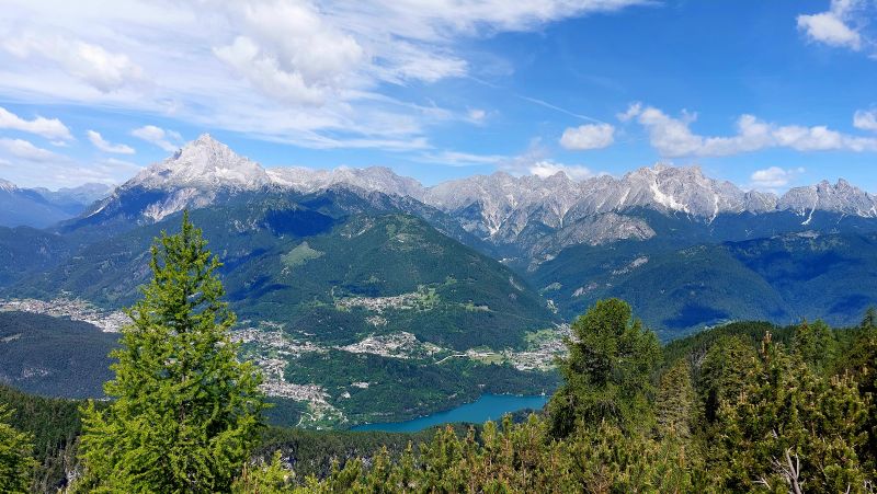 Rifugio-Tita-Barba-Panorama-su-Lago-del-Cadore