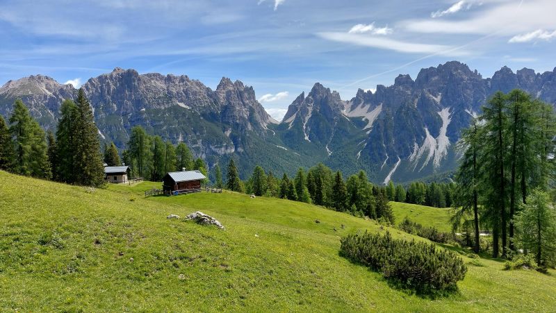 Rifugio-Tita-Barba-Piani-di-Vedorcia-e-Spalti-di-Toro