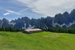 Rifugio-Tita-Barba-Malga-Vedorcia