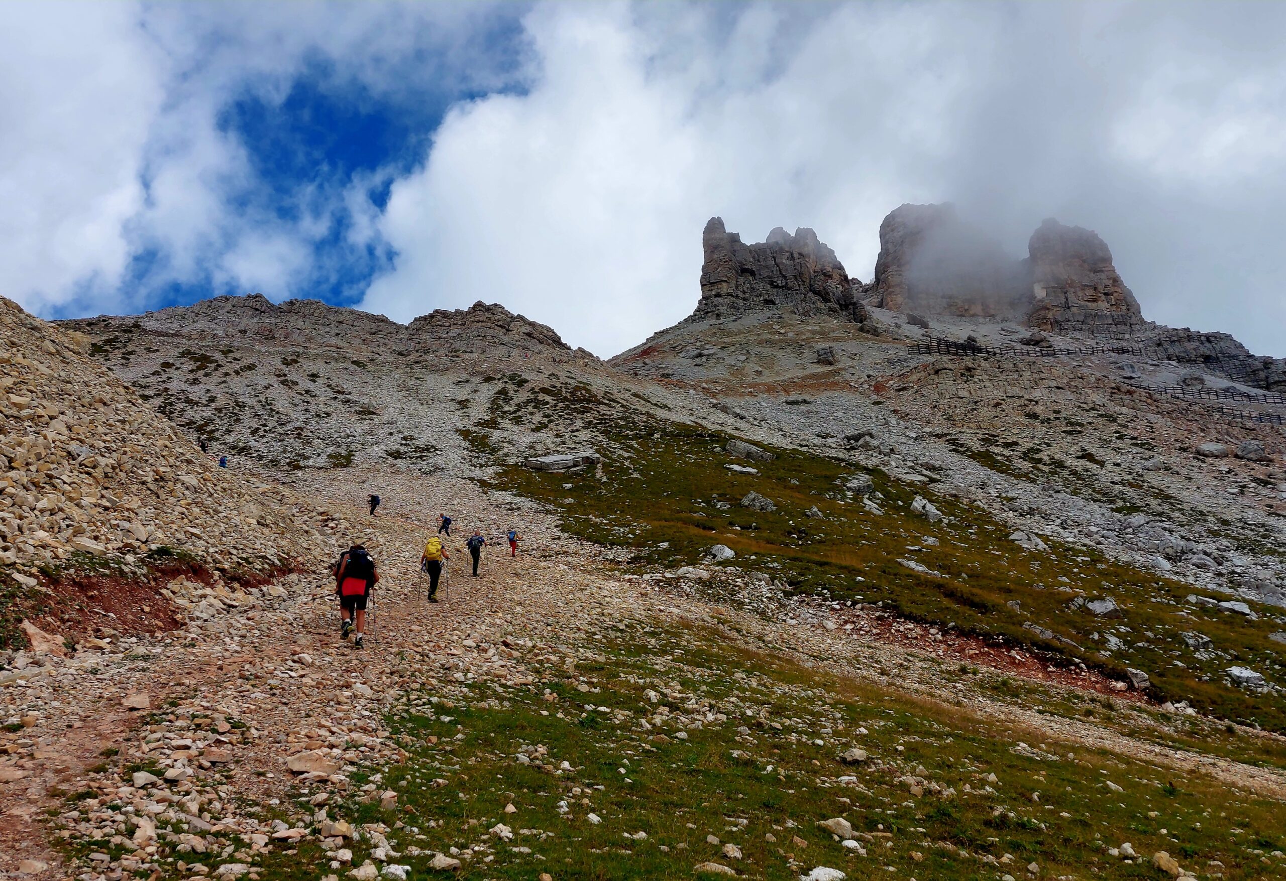 Falzarego-rifugio-Scotoni-Verso-Forcella-Lagazuoi-scaled