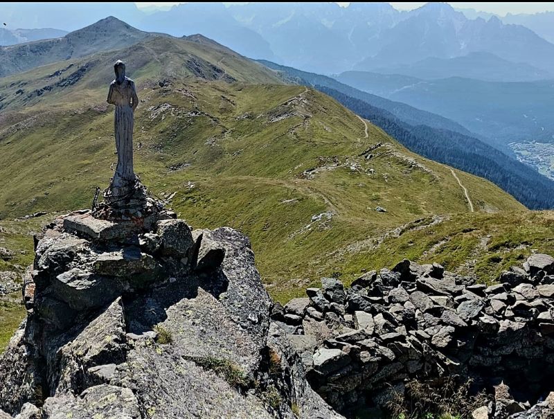 Madonnina-sulla-Sella-del-Quaterna-a-mt.-2379