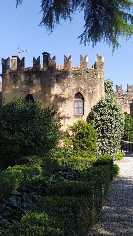 Iseo-treno-dei-sapori-Castello-di-Bornato-Franciacorta