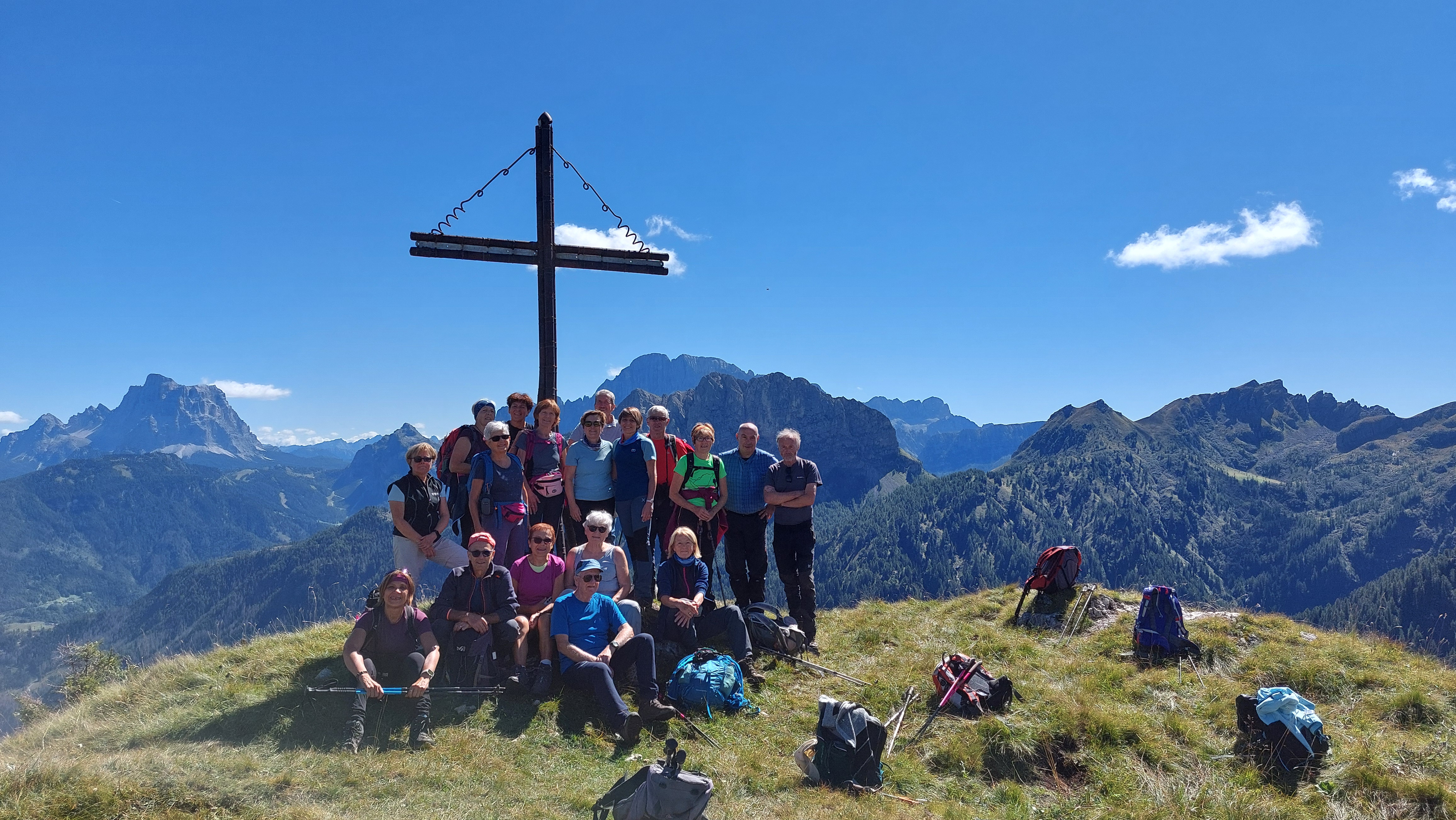 Piz-de-Guda-2025-foto-di-gruppo-in-Cima