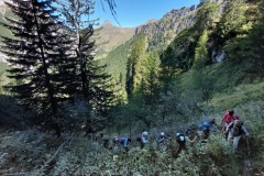 Piz-de-Guda-2025-gruppo-in-salita-verso-la-Cima