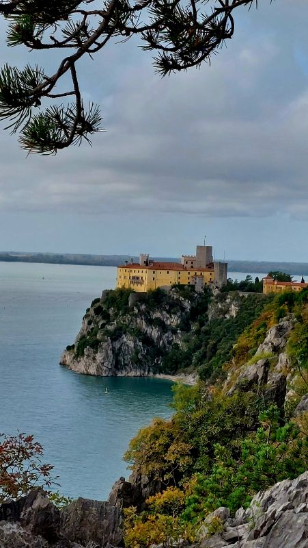 Duino-2025-Castello-di-Duino-dimora-privata-dei-Principi-Della-Torre-e-Tasso